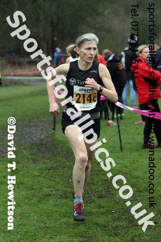 Senior and veteran womens Durham Cathedral Cross Country Relays, Maiden Castle, Durham. Photo: David T. Hewitson/Sports for All Pics